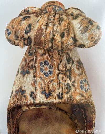 Sepatu Brokat Kepala Awan Dinasti Tang Sumber: Hanfu Fuxindi Sepatu Brokat Kepala Awan Dinasti Tang