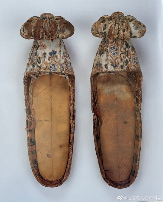 Sepatu Brokat Kepala Awan Dinasti Tang
