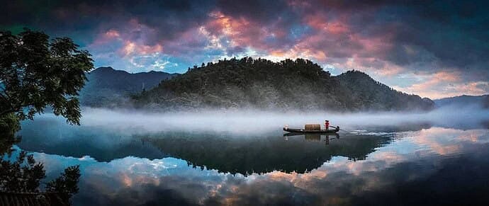 Danau Dongting (洞庭湖) Danau Dongting (Hanzi: 洞庭湖, Pinyin: Dòngtíng hú) adalah sebuah danau besar dangkal berisi air tawar, terletak di provinsi Hunan timur laut di Tiongkok. Danau Dongting (洞庭湖)