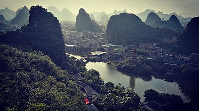 Tionghoa Org - Guilin, Kota di Tiongkok Dengan Pemandangan Alam Yang Menakjubkan - Scenic view on town from Seven-star Park