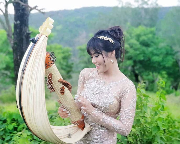 Vivian Tjung : Pemain Sasando Alat Musik Petik Khas NTT