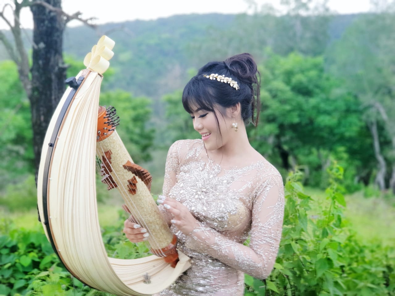 Vivian Tjung : Pemain Sasando Alat Musik Petik Khas NTT