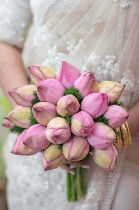 Bunga Dalam Pernikahan Adat Tionghoa Bunga dalam pernikahan adat Tionghoa sebagian besar digunakan sebagai hiasan. Bunga Dalam Pernikahan Adat Tionghoa