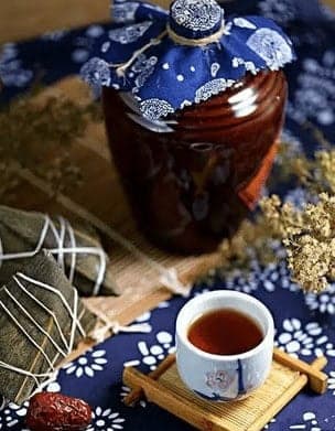 Tradisi Festival Perahu Naga Dalam bahasa Tionghoa, Festival Perahu Naga disebut sebagai Duanwu Jie (Hanzi: 端午节, Pinyin: Duānwǔ jié). Tradisi Festival Perahu Naga