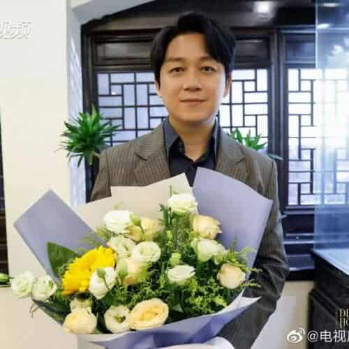 Dibintangi Pan Yueming dan Wang Ou, Proses Syuting Drama "Dream House" Telah Berakhir Melalui akun weibonya, drama "Dream House / 理想的房子" mengumumkan bahwa proses syuting mereka secara resmi telah berakhir. Dibintangi Pan Yueming dan Wang Ou, Proses Syuting Drama "Dream House" Telah Berakhir