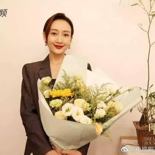 Dibintangi Pan Yueming dan Wang Ou, Proses Syuting Drama "Dream House" Telah Berakhir Melalui akun weibonya, drama "Dream House / 理想的房子" mengumumkan bahwa proses syuting mereka secara resmi telah berakhir. Dibintangi Pan Yueming dan Wang Ou, Proses Syuting Drama "Dream House" Telah Berakhir