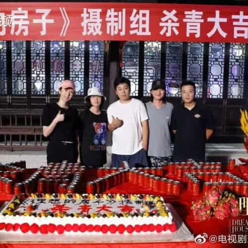 Dibintangi Pan Yueming dan Wang Ou, Proses Syuting Drama "Dream House" Telah Berakhir Melalui akun weibonya, drama "Dream House / 理想的房子" mengumumkan bahwa proses syuting mereka secara resmi telah berakhir. Dibintangi Pan Yueming dan Wang Ou, Proses Syuting Drama "Dream House" Telah Berakhir