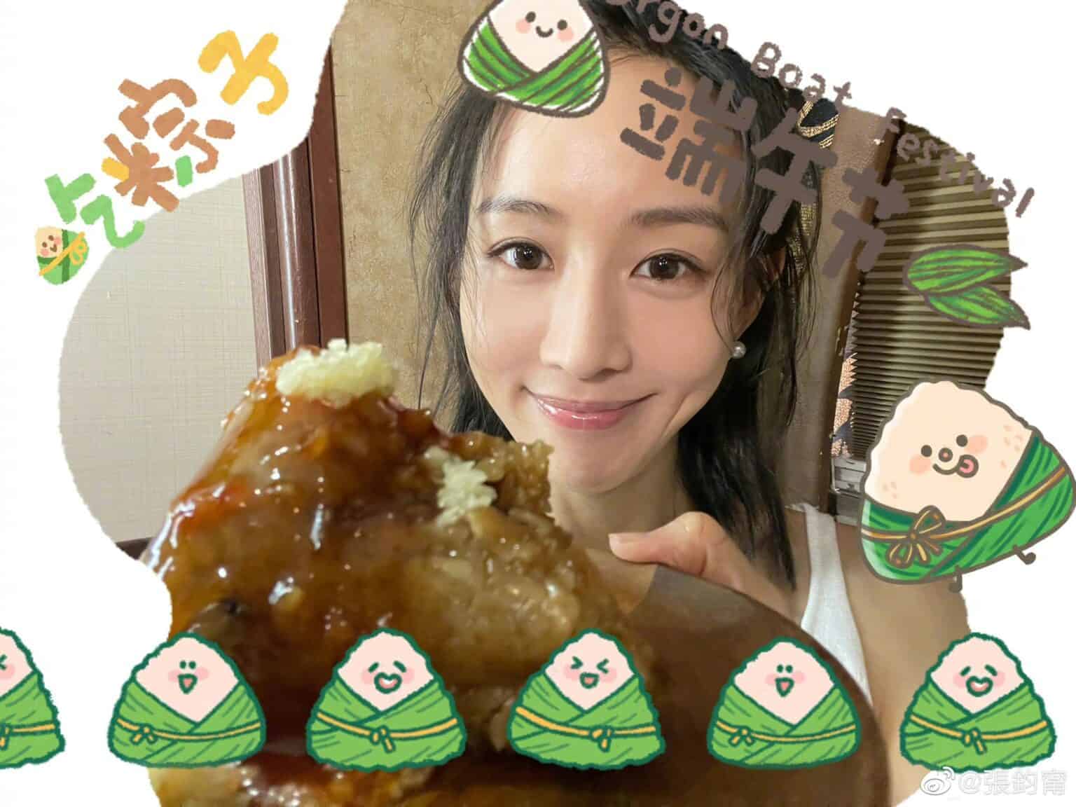 Kumpulan Potret Aktris Tiongkok Spesial Festival Perahu Naga Festival Perahu Naga merupakan salah satu dari festival penting dalam kebudayaan dan sejarah Tiongkok. Dalam bahasa Tionghoa, Festival Perahu Naga disebut sebagai Duanwu Jie (Hanzi: 端午节, Pinyin: Duānwǔ jié). Kumpulan Potret Aktris Tiongkok Spesial Festival Perahu Naga