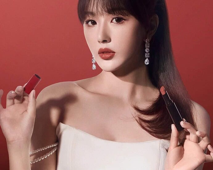 Potret Kong Xueer Untuk Armani Beauty