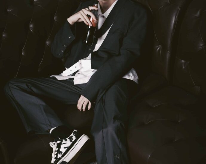 Potret Li Geyang Dalam Sampul Majalah RightNow China Edisi Agustus 2022