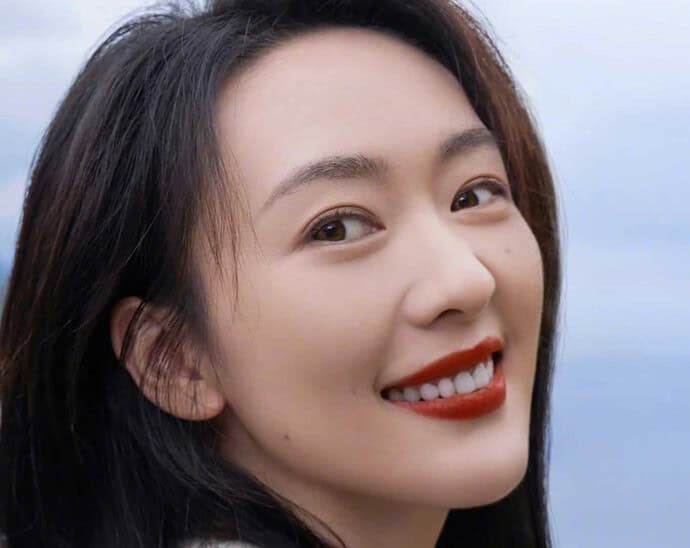 Potret Tong Yao Untuk Armani Beauty