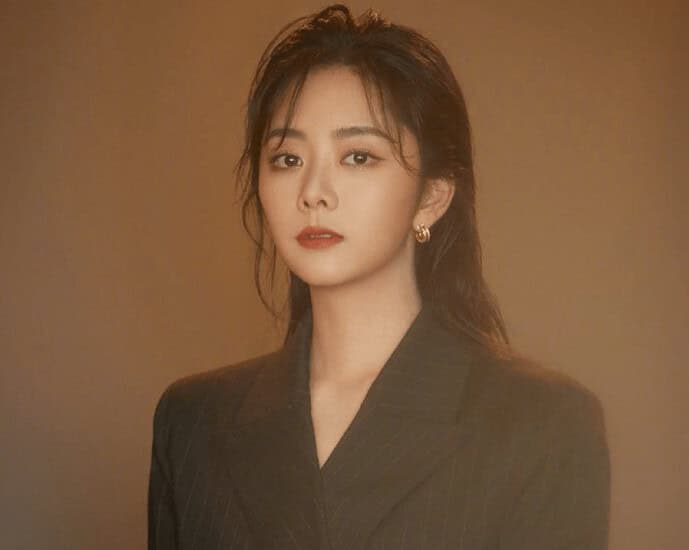 Biodata dan Profil Aktris Tan Song Yun / Seven Tan