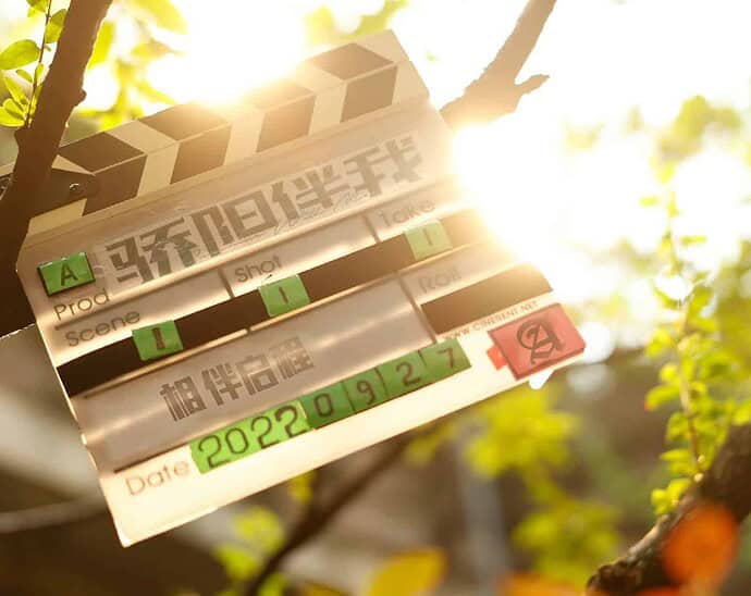 Drama "Sunshine With Me 骄阳伴我" Umumkan Xiao Zhan & Bai Baihe Sebagai Pemeran Utama Drama tempat kerja "Sunshine With Me / 骄阳伴我" resmi umumkan pemerannya yang dibintangi oleh Xiao Zhan, Bai Baihe, Tian Yu, dan Zhu Zhu dengan penampilan spesial dari Yuan Wenkang, Liu Xun, Xiang Hanzhi, Wu Xinjian dan lainnya dengan bagikan poster konsep perdana. Tionghoa Org - Drama Sunshine With Me 骄阳伴我 Umumkan Xiao Zhan & Bai Baihe Sebagai Pemeran Utama - 1