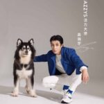 Hu Yitian & Zhang Yunlong Dalam Potret Baru Dari Pemeran & Kru Drama Tiongkok “Checkmate” Sutradara drama republik misteri “Checkmate / 民国大侦探” membagikan potretnya bersama para pemeran Hu Yitian & Zhang Yunlong dan selebriti lainnya Zhang Xinyu, Xuan Yan & Shen Yujie serta kru drama mereka yang masih tahap syuting. Tionghoa Org - Gao Hanyu Sebagai Vitality Ambassador Untuk HAZZYS - 4