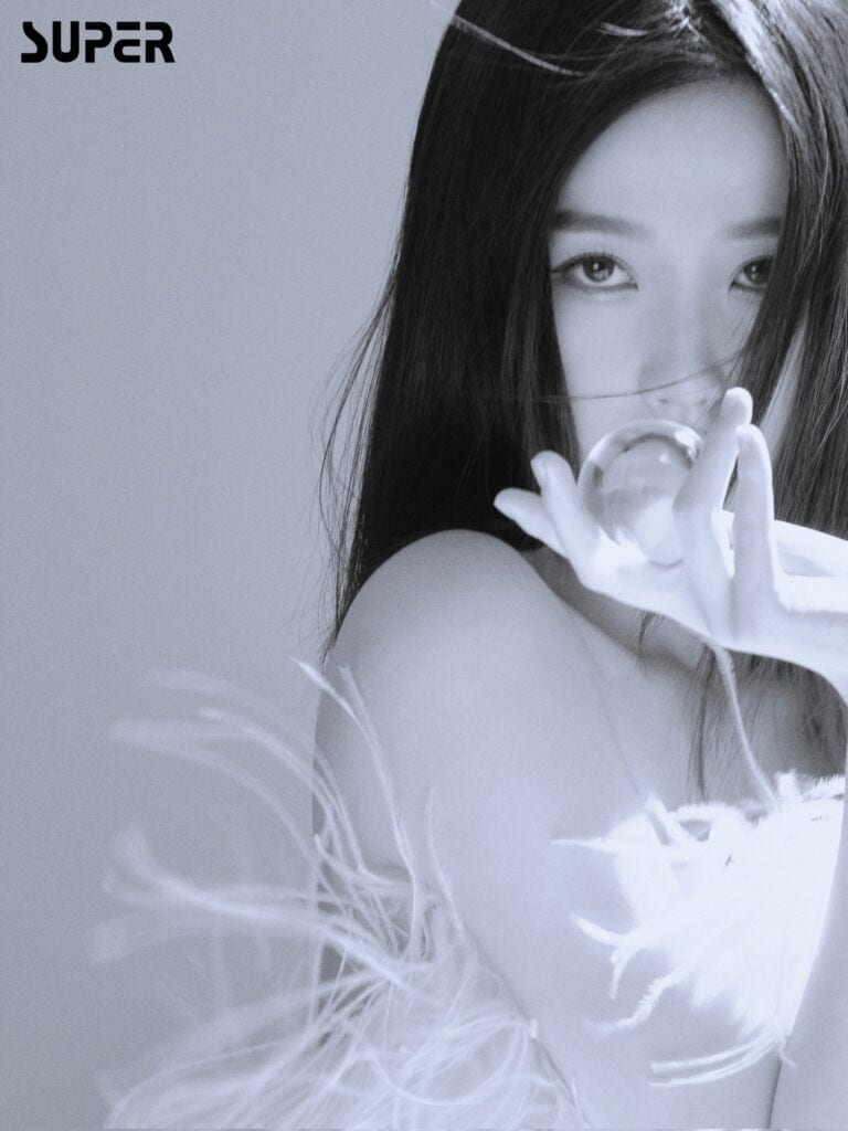 Tionghoa Org - Potret Esther Yu Shuxin Untuk Majalah SUPER Edisi Agustus 2022 - 5