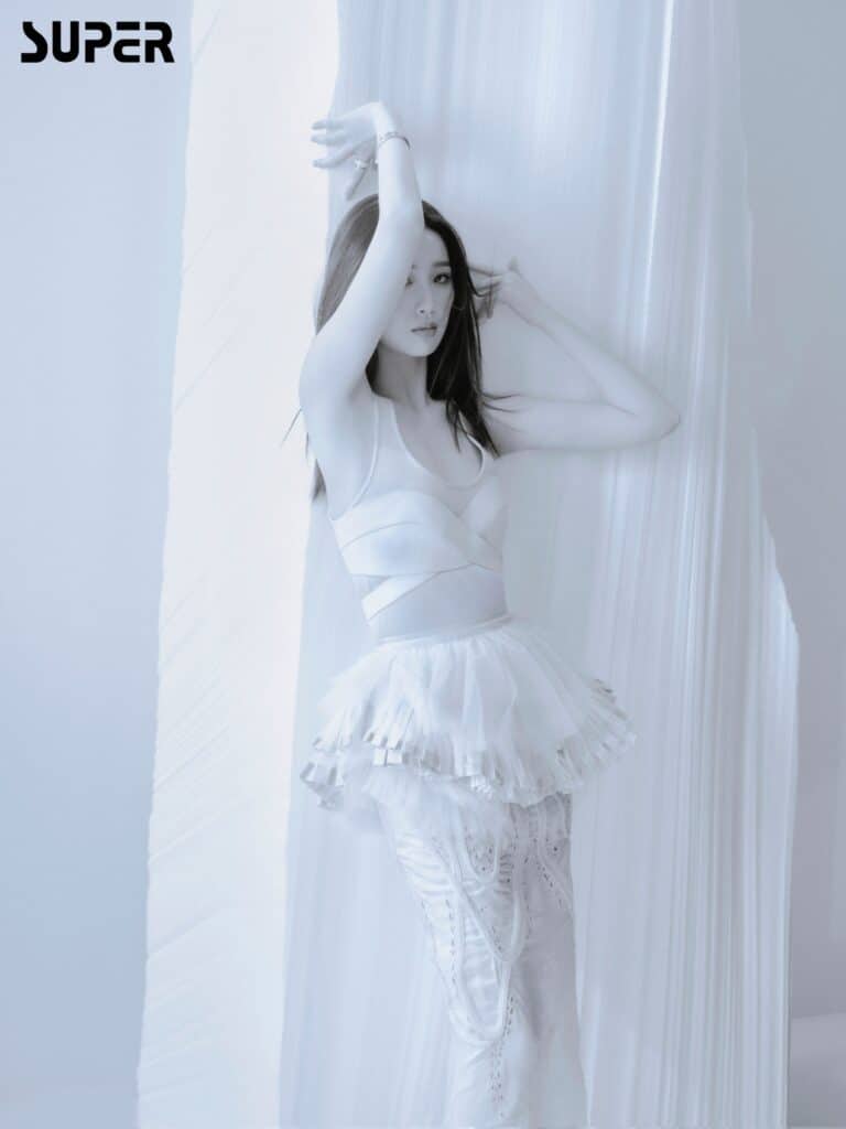 Tionghoa Org - Potret Esther Yu Shuxin Untuk Majalah SUPER Edisi Agustus 2022 - 6