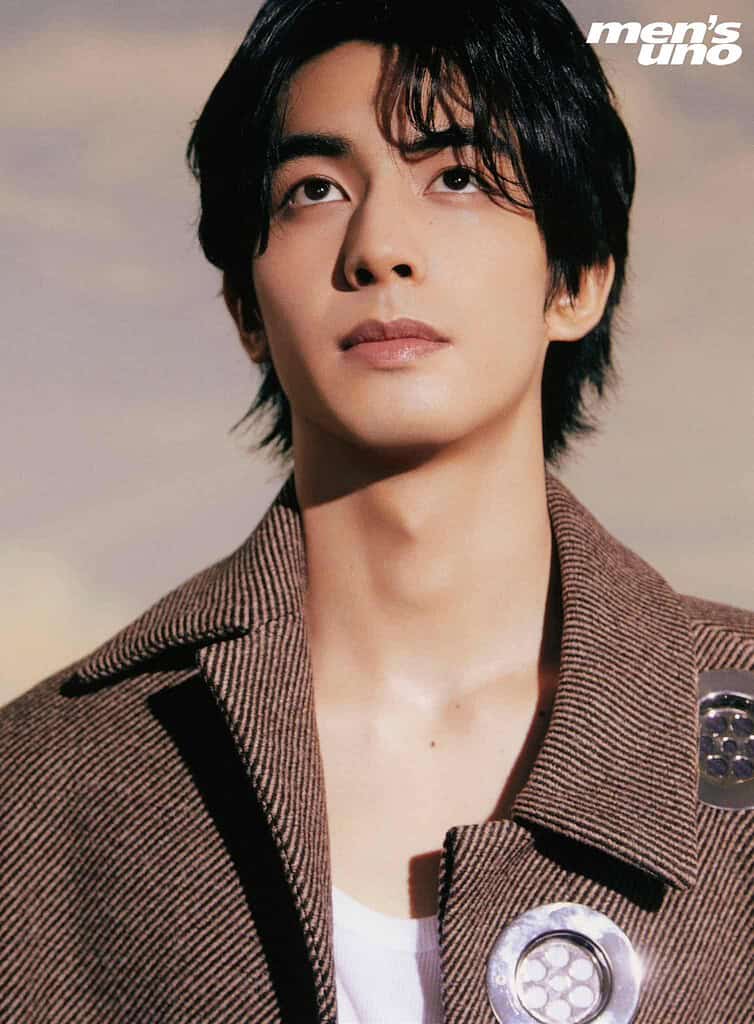 Tionghoa Org - Song Weilong di Pemotretan Sampul Majalah Men's Uno China Edisi Oktober 2022 - 3