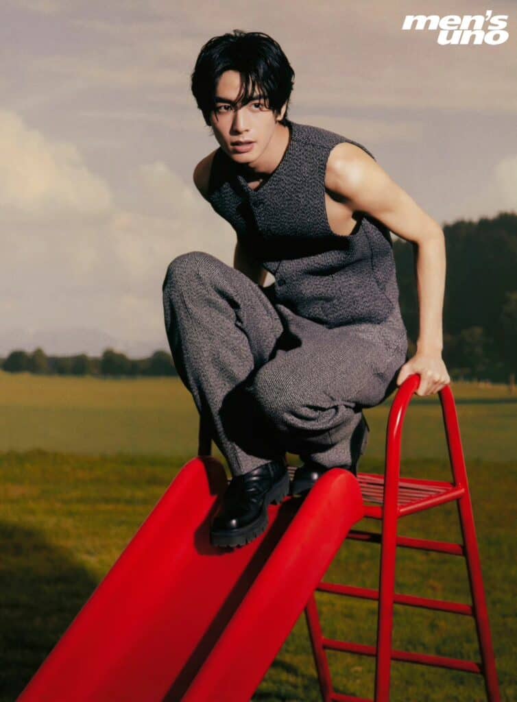 Tionghoa Org - Song Weilong di Pemotretan Sampul Majalah Men's Uno China Edisi Oktober 2022 - 4