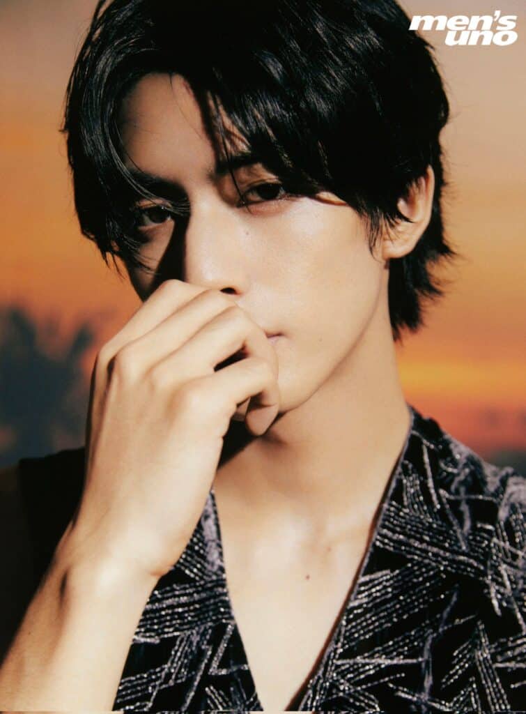 Tionghoa Org - Song Weilong di Pemotretan Sampul Majalah Men's Uno China Edisi Oktober 2022 - 5