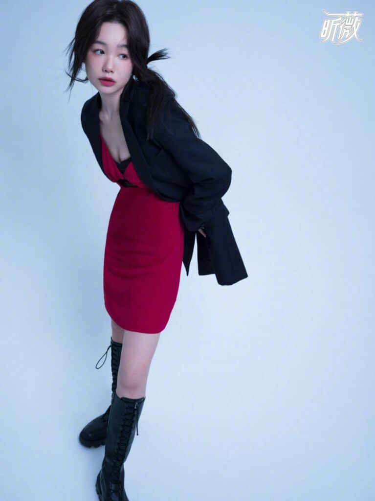 Tionghoa Org - Xu Mengjie Dalam Sampul Majalah Xinwei Edisi September 2022 - 3