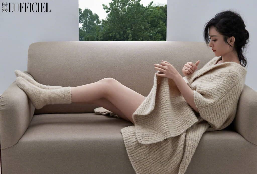 Tionghoa Org - Zhao Liying di Pemotretan Sampul Majalah L'Officiel China Edisi Oktober 2022 - 4