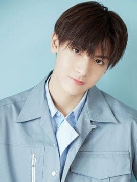 Biodata dan Profil Aktor dan Penyanyi Zhai Xiao Wen (翟潇闻) Dari Jinan, Shandong, Zhao Xiao Wen adalah seorang penyanyi dan aktor Tiongkok. Dia memulai debutnya di boy grup R1SE pada tahun 2019. Dia saat ini berada di bawah Wajijiwa Entertainment. Ia merupakan peserta Produce Camp 2019 dan menempati peringkat ke-6 di babak final. Dia juga seorang kontestan di The Coming One dan menyelesaikan Top 9. Biodata dan Profil Aktor dan Penyanyi Zhai Xiao Wen (翟潇闻)