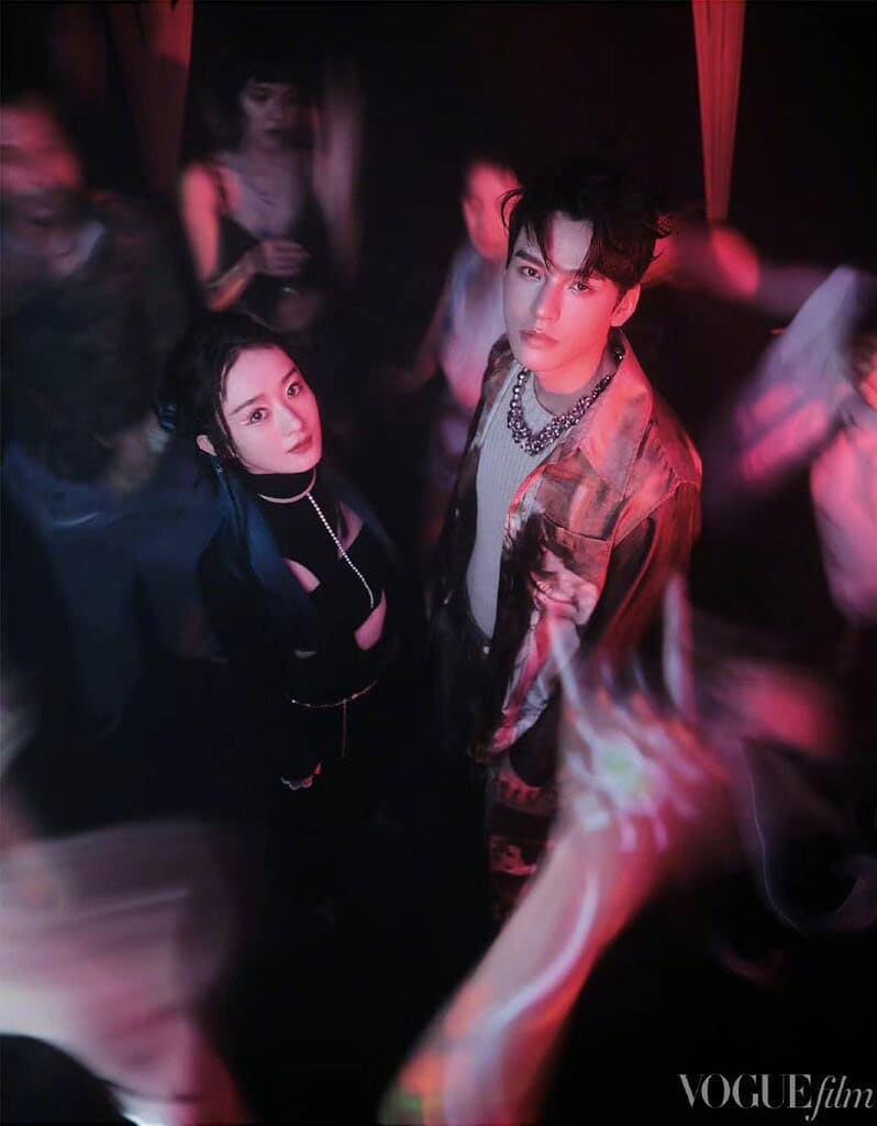 Zhao Liying & Gong Jun Dalam Sampul VogueFilm Edisi Musim Gugur / Musim Panas 2022 VogueFilm bagikan pemotretannya bersama Zhao Liying dan Gong Jun di sampul edisi musim gugur / musim panas 2022. Tionghoa Org - Zhao Liying & Gong Jun Dalam Sampul VogueFilm Edisi Musim Gugur Musim Panas 2022 -2