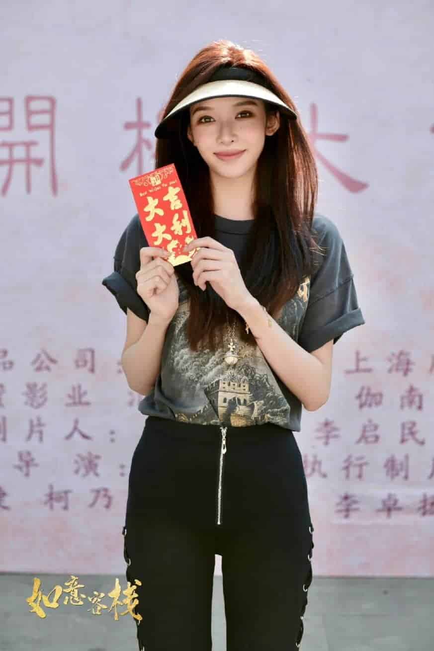 1 Tahun Lebih Hiatus, Huang Junjie Comeback Lewat Drama Kostum "Ruyi Inn" Akhirnya comeback setelah satu tahun lebih hiatus, Huang Junjie bintangi drama romansa historical "Ruyi Inn / 如意客栈" yang dibintanginya bersama Wang Yaqi, Ke Naiyou, Guo Jing, Li Zhouyang, Wang Yitian, Quan Peilun dan lainnya. 1 Tahun Lebih Hiatus, Huang Junjie Comeback Lewat Drama Kostum "Ruyi Inn"