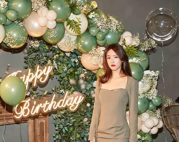 Genap Berusia 32 Tahun Kemarin, Studio Cai Wenjing Bagikan Potretnya Saat Rayakan Ultah Genap berusia 32 tahun kemarin, Studio Cai Wenjing bagikan potretnya saat rayakan ulang tahun. Tionghoa Org - Genap Berusia 32 Tahun Kemarin, Studio Cai Wenjing Bagikan Potretnya Saat Rayakan Ultah - 1