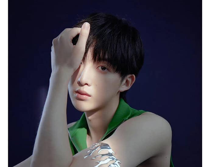 Tionghoa Org - Potret Sun Zeyuan Dalam Sampul Majalah Infinity - 1