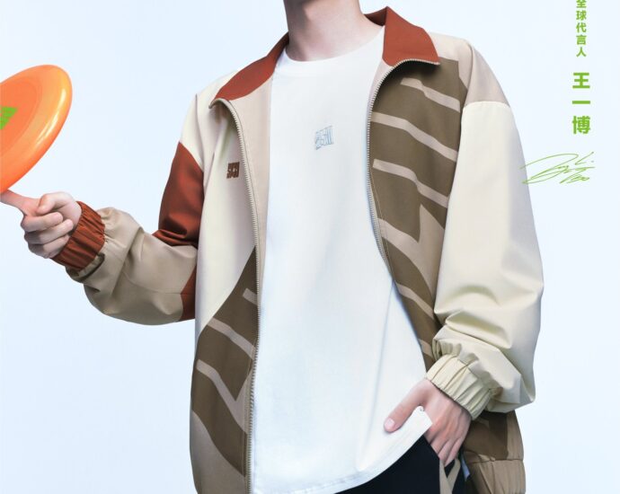 Potret Wang Yibo Untuk Promosi Brand PEACEBIRD Wang Yibo dalam pemotretan terbaru untuk promosi brand PEACEBIRD. Tionghoa Org - Potret Wang Yibo Untuk Promosi Brand PEACEBIRD - 1