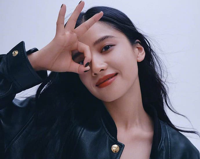 Potret Zhang Jingyi Dalam Sampul Majalah OK! China Zhang Jingyi dalam pemotretan untuk sampul Majalah OK! China Tionghoa Org - Potret Zhang Jingyi Dalam Sampul Majalah OK! China - 2