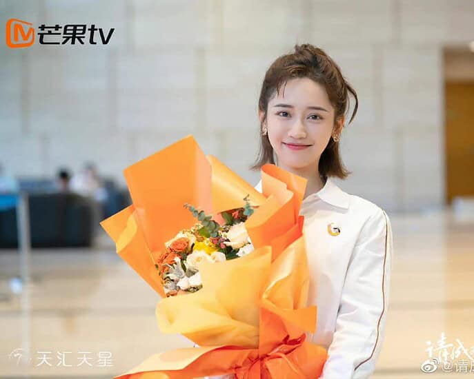 Zheng Qiuhong & Xie Binbin Selesaikan Syuting Drama “Please Be My Family 请成为我的家人” Drama keluarga “Please Be My Family / 请成为我的家人” yang dibintangi oleh Zheng Qiuhong, Xie Binbin, Zhu Yuanbing, Sheng Huizi, Jin Chong, dan Yang Xueer merilis still cut baru dan telah selesaikan proses syutingnya. Tionghoa Org - Zheng Qiuhong & Xie Binbin Selesaikan Syuting Drama “Please Be My Family 请成为我的家人” - 1