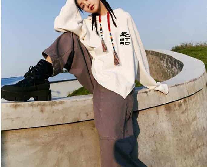 Tionghoa Org - Dengan Tema Olahraga, Hu Yixuan Menghiasi Majalah Rolling Stone China - 2