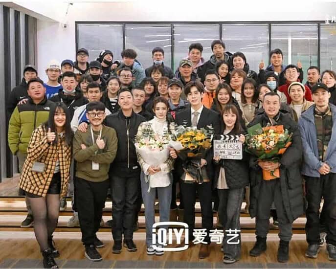 Dibintangi Xu Lu & Wei Zheming, Proses Syuting Drama “Hello Dong Dongen” Telah Berakhir Melalui akun weibo nya, drama “Hello Dong Dongen / 金牌客服董董恩” mengumumkan bahwa proses syuting mereka secara resmi telah berakhir. Tionghoa Org - Dibintangi Xu Lu & Wei Zheming, Proses Syuting Drama “Hello Dong Dongen” Telah Berakhir - 3