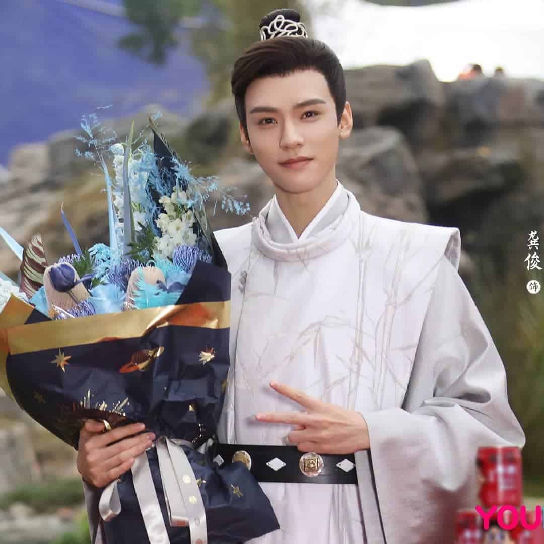 Drama “An Le Zhuan” Yang Dibintangi Dilraba Dilmurat, Gong Jun & Liu Yuning Telah Menyelesaikan Syuting Drama Romansa Sejarah “An Le Zhuan / 安乐传” yang dibintangi Dilraba Dilmurat, Gong Jun, Liu Yuning, Xia Nan, Pei Zhitian dan lainnya telah resmi menyelesaikan syutingnya. Tionghoa Org - Drama “An Le Zhuan” Yang Dibintangi Dilraba Dilmurat, Gong Jun & Liu Yuning Telah Menyelesaikan Syuting - 2