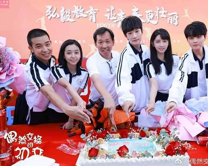 Drama “First Love of Accidental Exchange” Yang Dibintangi Chen Shujun & Cao Enqi Telah Menyelesaikan Syuting Drama romansa fantasi remaja “偶然交换的初恋 / The First Love of Accidental Exchange” yang dibintangi Chen Shujun, Wang Yueting Cao Enqi, Kong Lin, Huang Junpeng dan lainnya telah resmi menyelesaikan syuting drama mermereka. Tionghoa Org -Drama “First Love of Accidental Exchange” Yang Dibintangi Chen Shujun & Cao Enqi Telah Menyelesaikan Syuting - 3