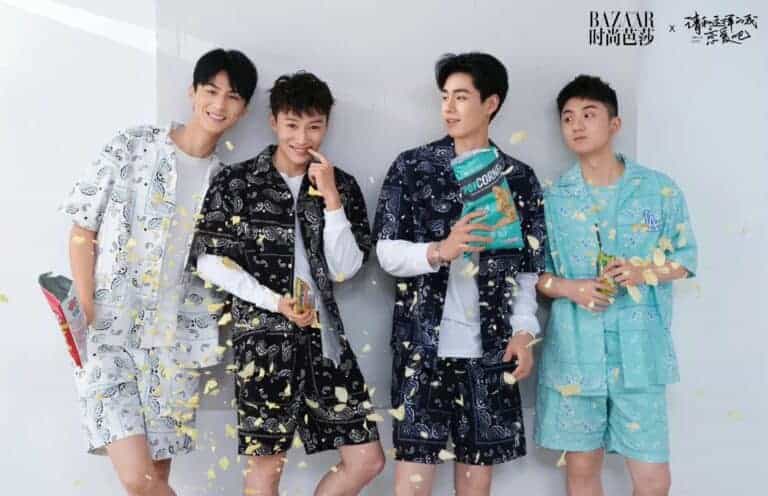 Drama “Men In Love” Dibintangi Hu Yitian, Liang Jie, Dai Xu, Liu Chang & Li Dianzun Drama “Men In Love” yang saat ini sedang syuting secara resmi mengumumkan pemeran utama yaitu Hu Yitian, Liang Jie, Dai Xu, Liu Chang, dan Li Dianzun dengan pemotretan kolaborasi dengan Harper’s Bazaar China. Tionghoa Org -Drama “Men In Love” Dibintangi Hu Yitian, Liang Jie, Dai Xu, Liu Chang & Li Dianzun - 2