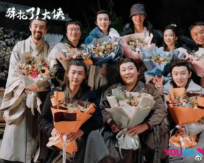 Mu Ziyang dan Cao Wanjin Secara Telah Menyelesaikan Proses Syuting Untuk Drama Terbarunya Baru-baru ini drama “Bai Tuo Le! Da Xia / 拜托了大侠” mengumumkan bahwa proses syuting mereka secara resmi telah berakhir. Tionghoa Org - Mu Ziyang dan Cao Wanjin Secara Telah Menyelesaikan Proses Syuting Untuk Drama Terbarunya - 4