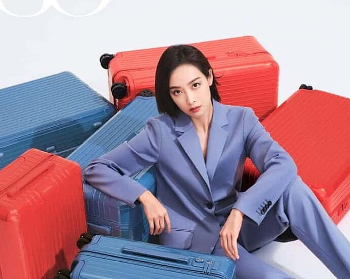 Tionghoa Org - Victoria Song Dalam Pemotretan Kolaborasi Majalah SoFigaro x Rimowa - 1