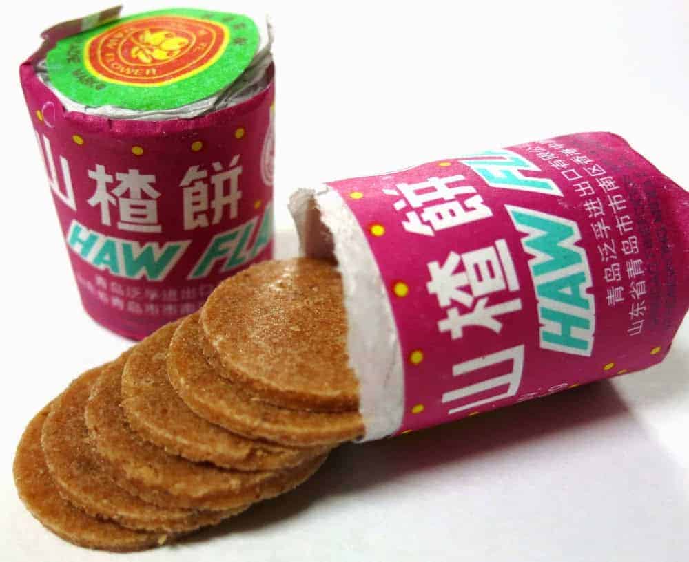 Mengenal Lebih Dekat Tentang Hawthorn (山楂 shan zha) Siapa sih yang tak kenal cemilan yang satu ini?Shanzhabing (Hanzi: 山楂饼, Pinyin: Shānzhā bǐng), terbuat dari bahan utama hawthorn berkualitas tinggi, dan dimurnikan melalui berbagai proses seperti pemilihan bahan, pembersihan, pengukusan, pemukulan, pembentukan, pengeringan, dan pengemasan. Mengenal Lebih Dekat Tentang Hawthorn (山楂 shan zha)