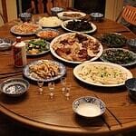 Makan Bersama Sebagai Wujud Harmoni Keluarga Makan Bersama Sebagai Wujud Harmoni Keluarga Makan Bersama Sebagai Wujud Harmoni Keluarga