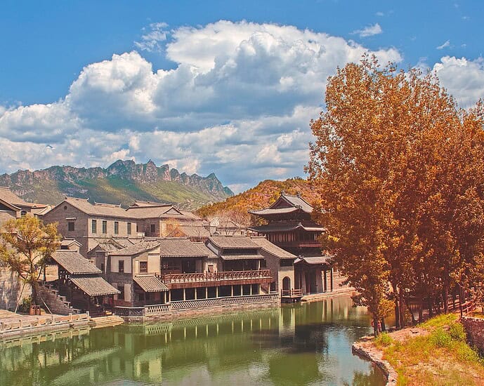 Sikap & Perilaku Manusia 傲慢的态度一向是从无知而长出来的。 Sikap congak sombong selalu timbul dari kebodohan 明智的人改变思想,愚笨的人从来不会 Seorang bijak merubah pemikirannya, orang bodoh tidak akan pernah. 只有庸才认为自己是最好的。 Hanya orang setengah pintar merasa dirinya paling pintar. 世界上麻烦的是,笨的人太自信 而智慧的人充满疑问。 Yang menyulitkan didunia ini adalah yang bodoh sangat meyakini dan yang cerdik penuh keraguan 能觉悟自己的无知,是走向知识的大步伐。 Menyadari kebodohannya diri sendiri adalah suatu langkah besar menuju pengetahuan . Sikap & Perilaku Manusia