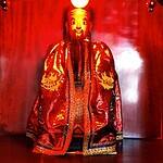 Dewa Xiong Di Gong (兄弟公) Dewa Xiong Di Gong (Simplified: 兄弟公, Traditional: 兄弟公, Pinyin: Xiōng Dì Gōng), yang secara dialek sering ditulis Ya Ti Kong, atau 108 Pahlawan Suci (108 Bersaudara dari Hainan) adalah para dewa pelindung laut dan biasanya dipuja bersama-sama dengan Dewi Shui Wei Sheng Niang. Mereka biasanya dipuja pada klenteng di dekat laut dan oleh para nelayan atau orang yang bekerja di bidang pelayaran. Meskipun berjumlah 108, rupang Xiōng Dì Gōng yang diletakkan di altar biasanya hanya satu, yaitu seorang pelajar berwajah merah. Dewa Xiong Di Gong (兄弟公)