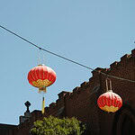 Bersikap Hormat dan Menghargai Orang Lain 我以为别人尊重我,是因为我很优秀。慢慢的我明白了,别人尊重我,是因为别人很优秀;优秀的人更懂得尊重别人。对人恭敬其实是在庄严你自己。 Bersikap Hormat dan Menghargai Orang Lain